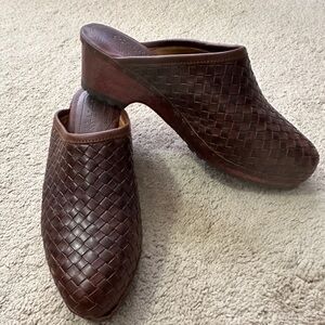 Vintage Cole Haan Clog in dark brown. Size 10m